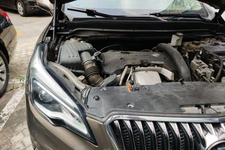 Used Buick Envision 2014 28T Four-Wheel Drive Elite Model Engine Bay Right