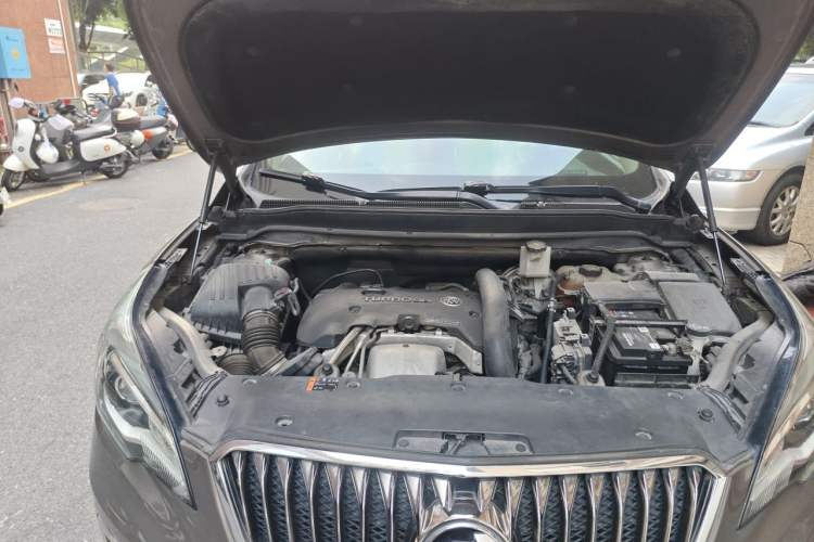 Used Buick Envision 2014 28T Four-Wheel Drive Elite Model Engine Bay Right