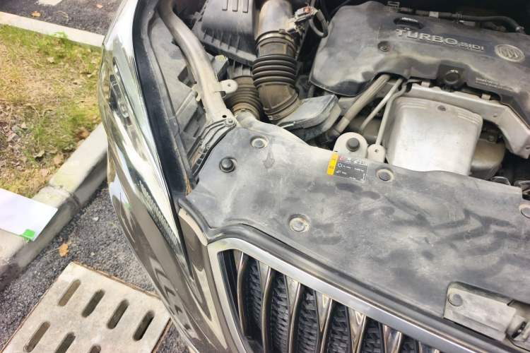 Used Buick Envision 2014 28T All-Wheel-Drive Versatile Sports Flagship Edition Engine Bay Right