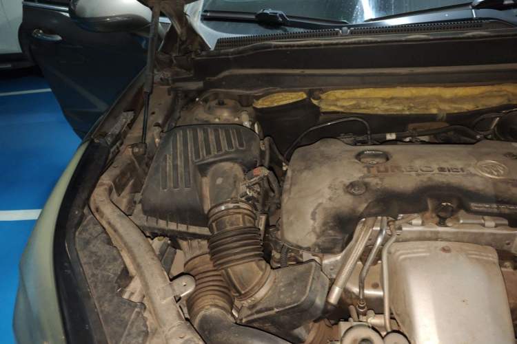 Used Buick Envision 2014 28T Four-Wheel Drive Luxury Model Engine Bay Right