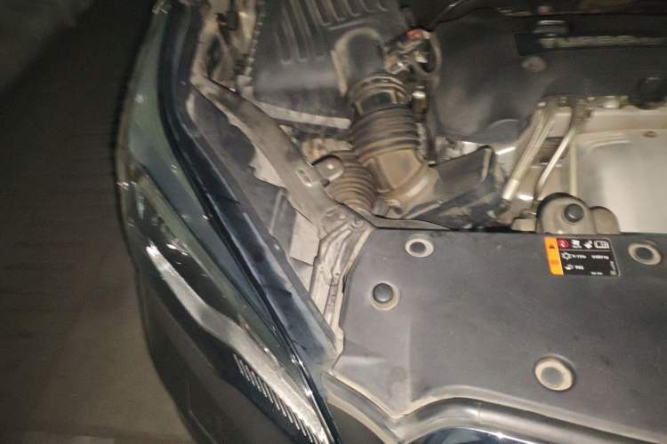 Used Buick Envision 2014 28T Four-Wheel Drive Elite Model Engine Bay Right