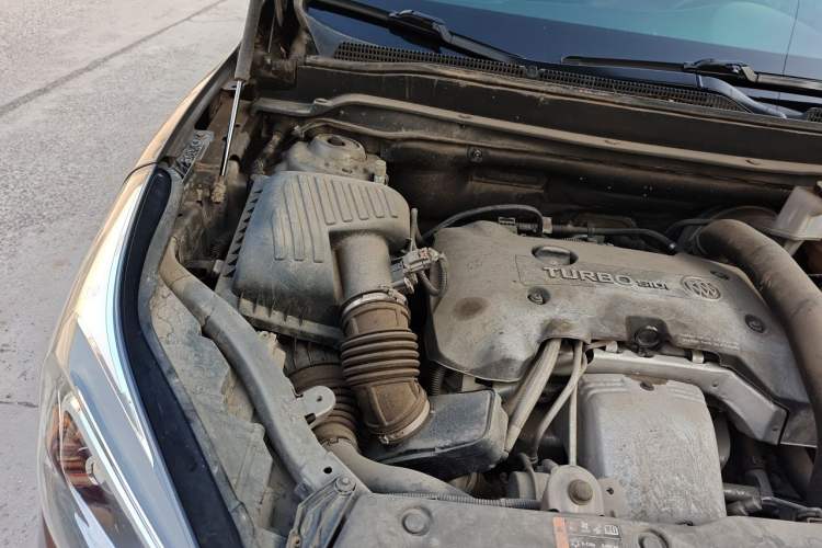 Used Buick Envision 2014 28T Four-Wheel Drive Luxury Model Engine Bay Right