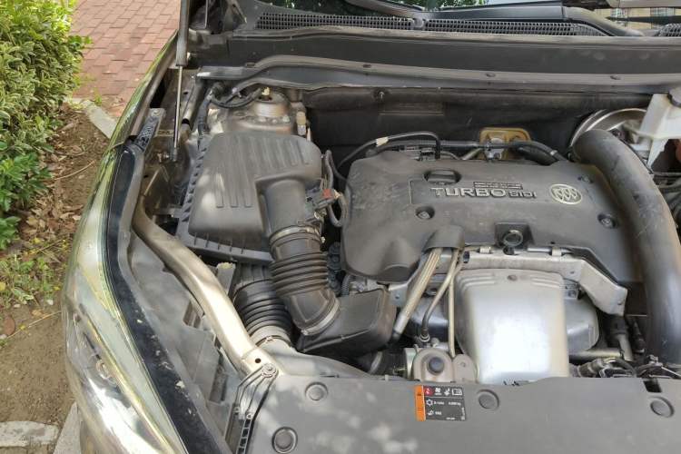 Used Buick Envision 2014 28T All-Wheel-Drive Versatile Sports Flagship Edition Engine Bay Right