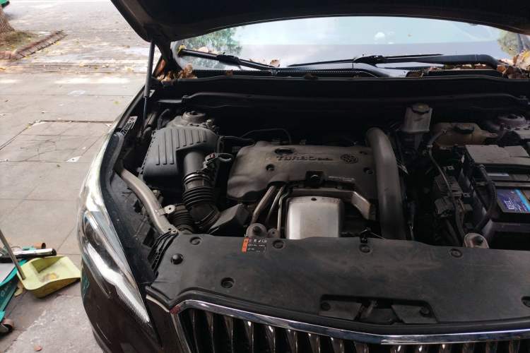 Used Buick Envision 2014 28T Four-Wheel Drive Elite Model Engine Bay Right