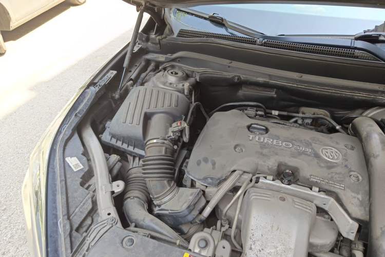 Used Buick Envision 2014 28T Four-Wheel Drive Elite Model Engine Bay Right