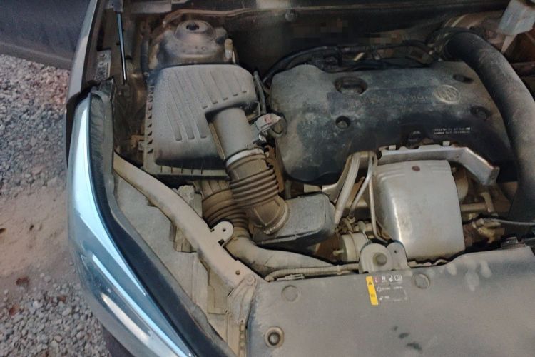 Used Buick Envision 2014 28T Four-Wheel Drive Luxury Model Engine Bay Right