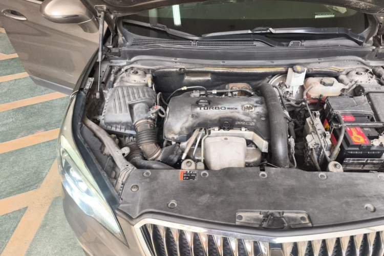 Used Buick Envision 2014 28T Four-Wheel Drive Elite Model Engine Bay Right