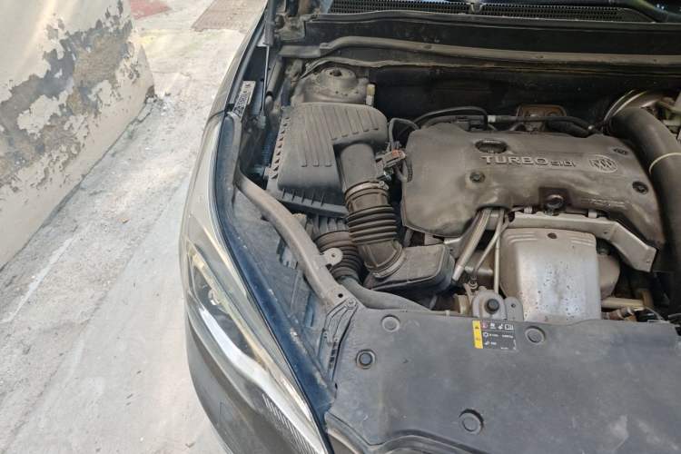Used Buick Envision 2014 28T Four-Wheel Drive Elite Model Engine Bay Right
