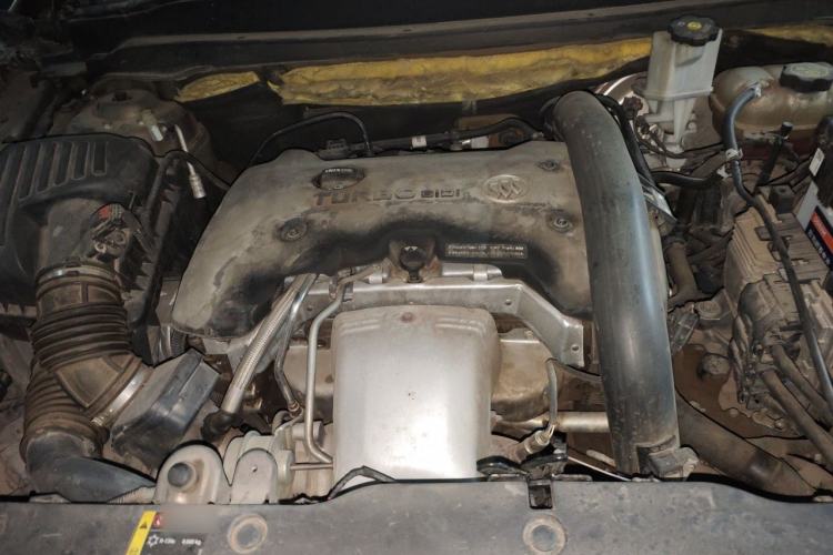 Used Buick Envision 2014 28T Four-Wheel Drive Luxury Model Engine Bay
