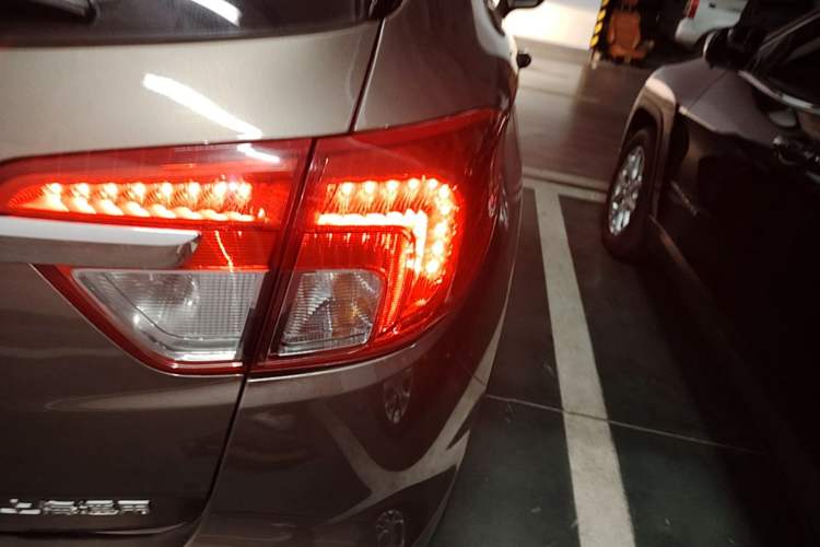 Used Buick Envision 2014 28T Four-Wheel Drive Elite Model Exterior 3