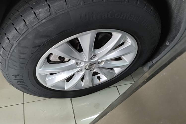 Used Buick Envision 2014 28T Four-Wheel Drive Luxury Model Exterior 4