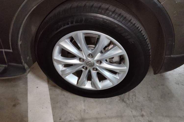Used Buick Envision 2014 28T Four-Wheel Drive Luxury Model Exterior 4