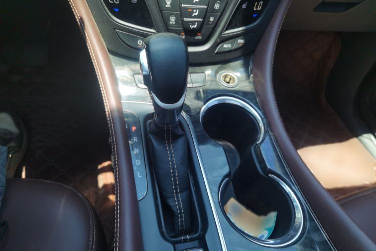 Used Buick Envision 2014 28T Four-Wheel Drive Elite Model Gear Lever
