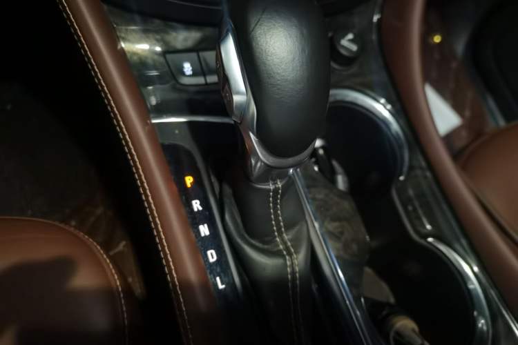 Used Buick Envision 2014 28T Four-Wheel Drive Elite Model Gear Lever