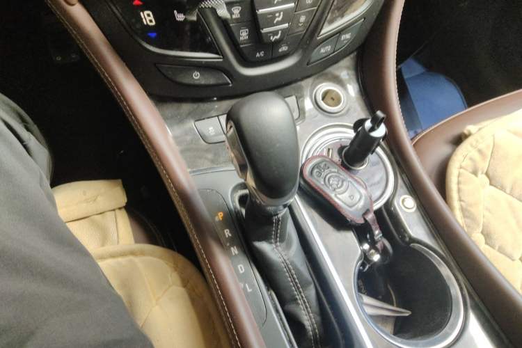 Used Buick Envision 2014 28T Four-Wheel Drive Elite Model Gear Lever