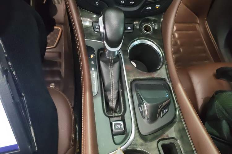 Used Buick Envision 2014 28T All-Wheel-Drive Versatile Sports Flagship Edition Gear Lever