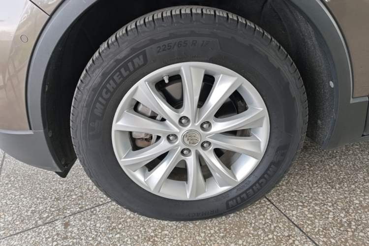 Used Buick Envision 2014 28T Four-Wheel Drive Luxury Model Left Front Wheel Hub