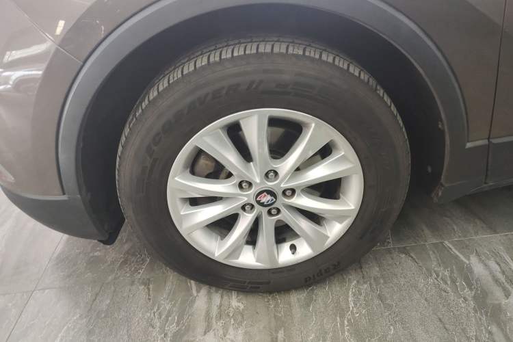Used Buick Envision 2014 28T Four-Wheel Drive Elite Model Left Front Wheel Hub