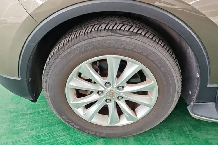 Used Buick Envision 2014 28T Four-Wheel Drive Elite Model Left Front Wheel Hub