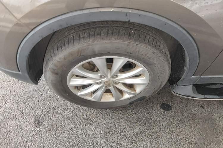 Used Buick Envision 2014 28T Four-Wheel Drive Elite Model Left Front Wheel Hub