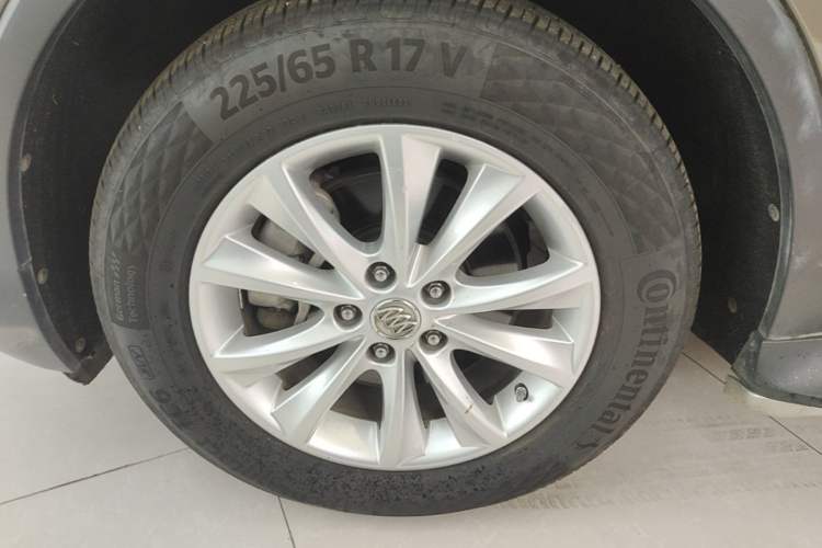 Used Buick Envision 2014 28T Four-Wheel Drive Luxury Model Left Front Wheel Hub