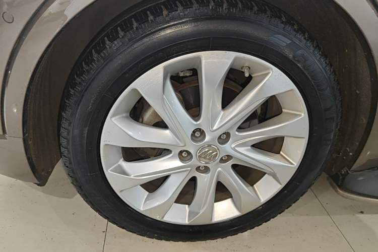 Used Buick Envision 2014 28T All-Wheel-Drive Versatile Sports Flagship Edition Left Front Wheel Hub
