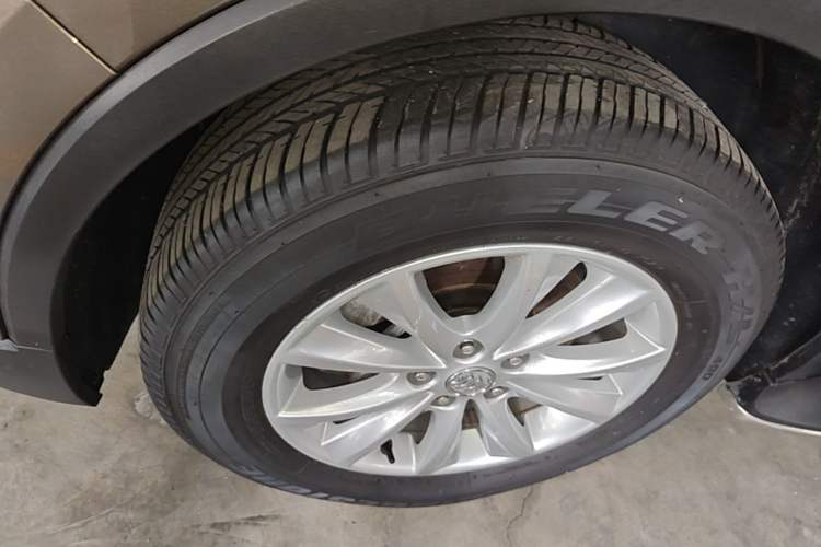 Used Buick Envision 2014 28T Four-Wheel Drive Elite Model Left Front Wheel Hub