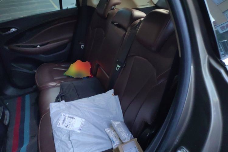Used Buick Envision 2014 28T Four-Wheel Drive Luxury Model Left Rear Seat