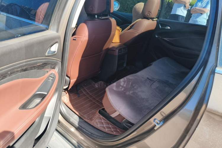 Used Buick Envision 2014 28T Four-Wheel Drive Elite Model Left Rear Seat