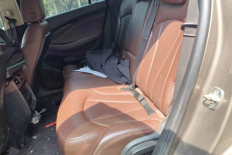 Used Buick Envision 2014 28T Four-Wheel Drive Luxury Model Left Rear Seat