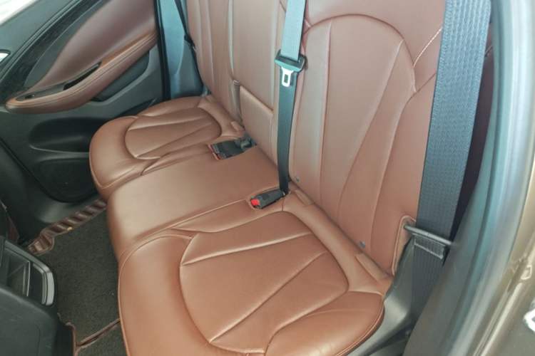 Used Buick Envision 2014 28T Four-Wheel Drive Luxury Model Left Rear Seat