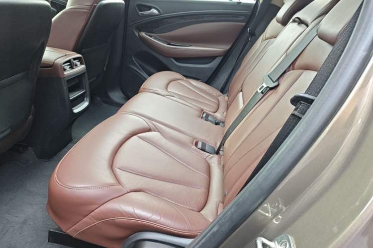 Used Buick Envision 2014 28T Four-Wheel Drive Luxury Model Left Rear Seat