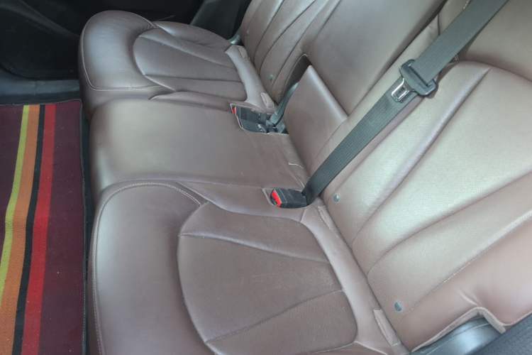 Used Buick Envision 2014 28T Four-Wheel Drive Luxury Model Left Rear Seat