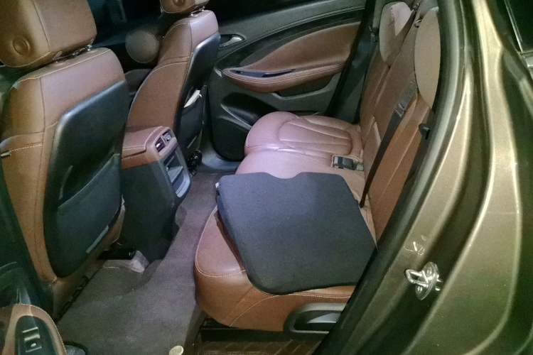 Used Buick Envision 2014 28T Four-Wheel Drive Luxury Model Left Rear Seat