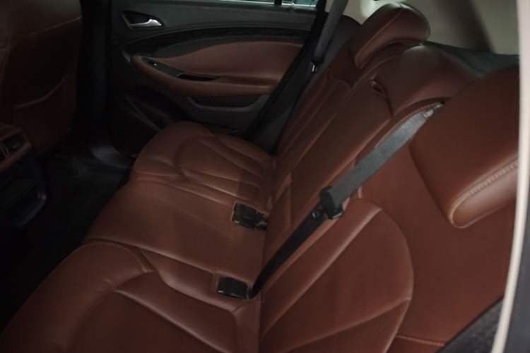 Used Buick Envision 2014 28T Four-Wheel Drive Elite Model Left Rear Seat