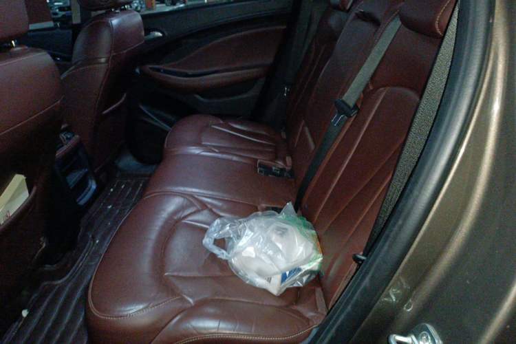 Used Buick Envision 2014 28T Four-Wheel Drive Elite Model Left Rear Seat