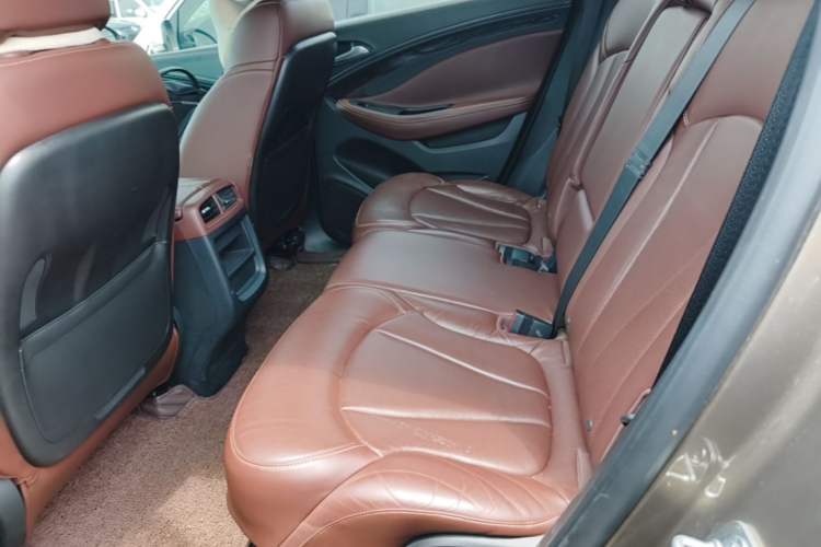 Used Buick Envision 2014 28T Four-Wheel Drive Luxury Model Left Rear Seat