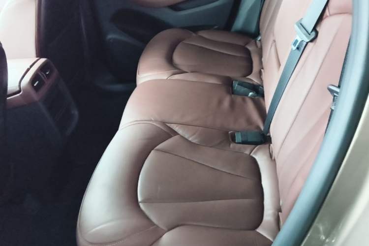 Used Buick Envision 2014 28T Four-Wheel Drive Luxury Model Left Rear Seat