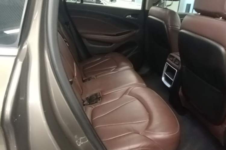 Used Buick Envision 2014 28T Four-Wheel Drive Luxury Model Left Rear Seat