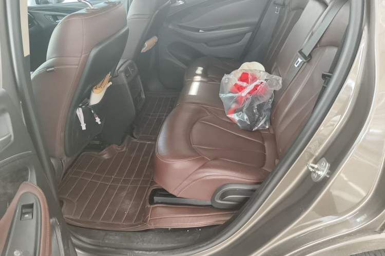 Used Buick Envision 2014 28T Four-Wheel Drive Luxury Model Left Rear Seat
