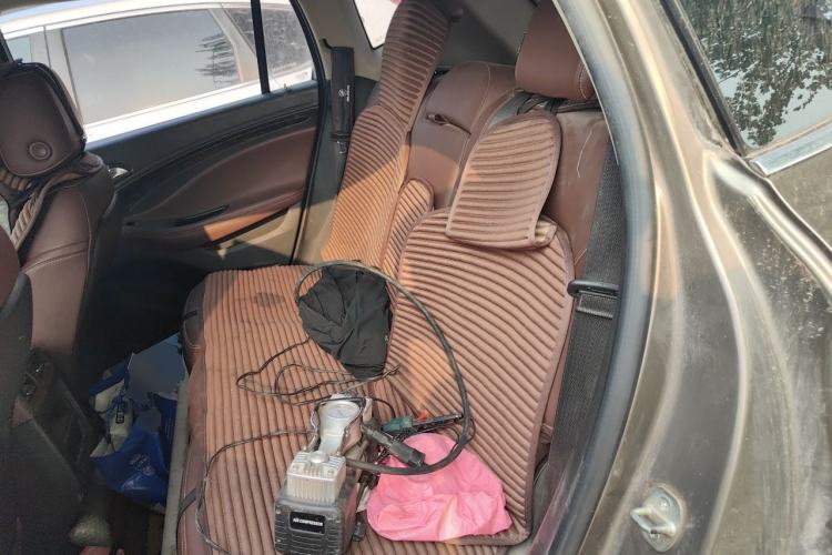Used Buick Envision 2014 28T Four-Wheel Drive Luxury Model Left Rear Seat