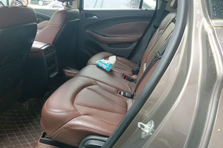 Used Buick Envision 2014 28T Four-Wheel Drive Luxury Model Left Rear Seat