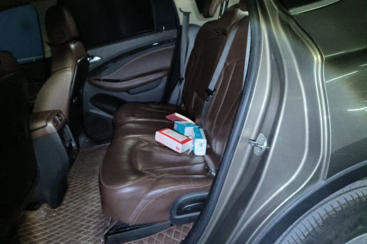 Used Buick Envision 2014 28T Four-Wheel Drive Luxury Model Left Rear Seat