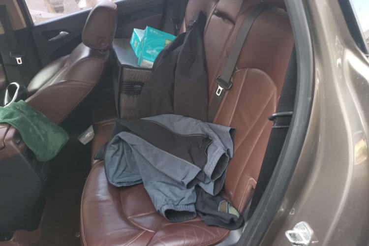 Used Buick Envision 2014 28T Four-Wheel Drive Elite Model Left Rear Seat