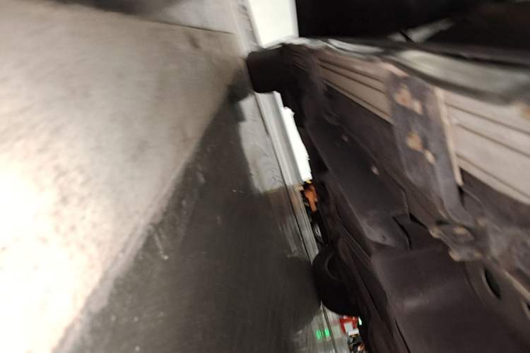 Used Buick Envision 2014 28T Four-Wheel Drive Elite Model Left Side Sill