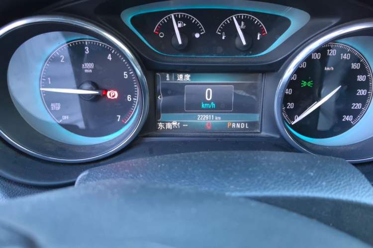 Used Buick Envision 2014 28T Four-Wheel Drive Luxury Model Odometer Close Up