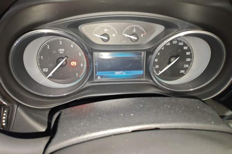 Used Buick Envision 2014 28T Four-Wheel Drive Luxury Model Odometer Close Up