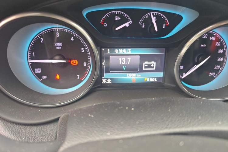 Used Buick Envision 2014 28T Four-Wheel Drive Elite Model Odometer Close Up