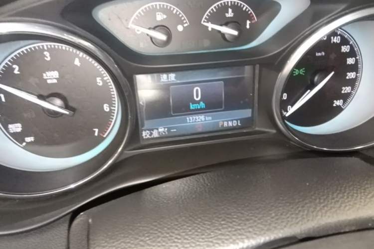 Used Buick Envision 2014 28T Four-Wheel Drive Luxury Model Odometer Close Up