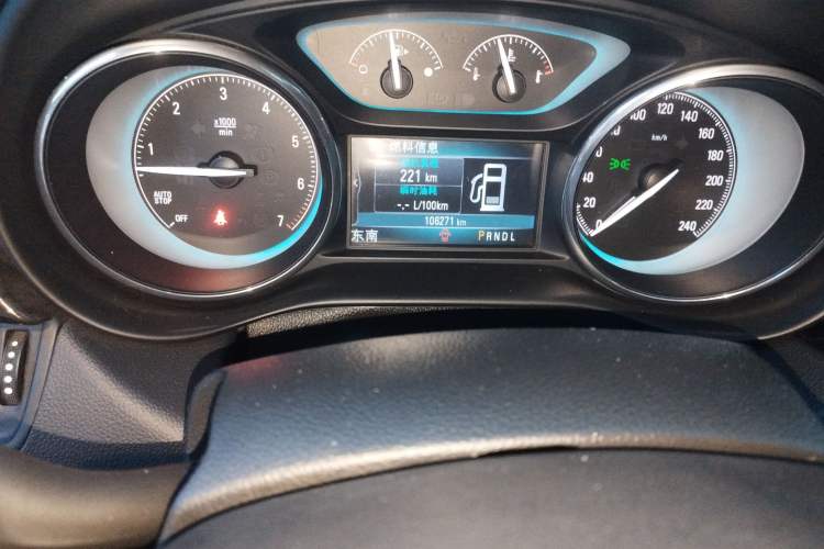 Used Buick Envision 2014 28T Four-Wheel Drive Elite Model Odometer Close Up
